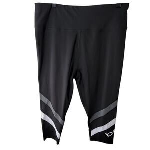 Bebe Sport Black Gray White Athleisure Striped Cropped Leggings Activewear 2X